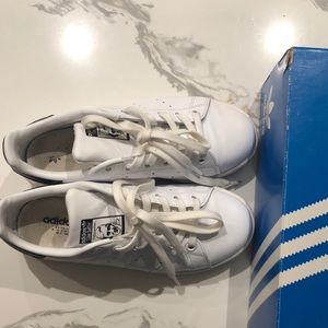 Adida- Stan Smiths